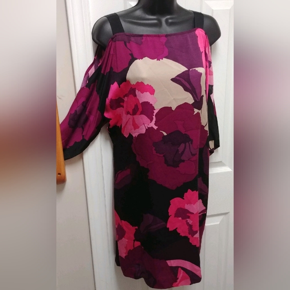 Trina Turk Baracoa floral cold shoulder dress - Picture 8 of 9